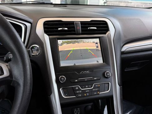 Used 2019 Ford Fusion SE FWD image 30