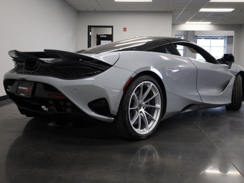 Used 2025 McLaren 750S image 5