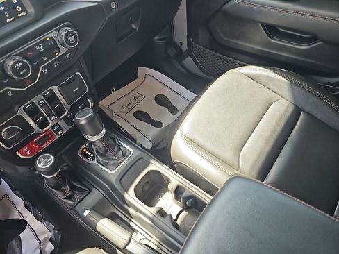 Used 2022 Jeep Wrangler Unlimited Rubicon AWD/4WD image 26