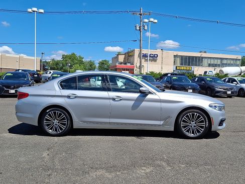 Used 2019 BMW 530i xDrive w/ Convenience Package AWD/4WD image 8