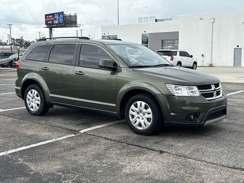 Used 2019 Dodge Journey SE w/ Premium Group FWD image 3