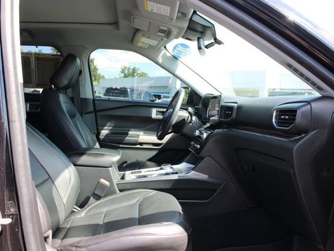 Used 2022 Ford Explorer Limited w/ Equipment Group 301A RWD image 33