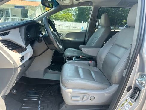 Used 2015 Toyota Sienna XLE w/ XLE Navigation Package FWD image 15