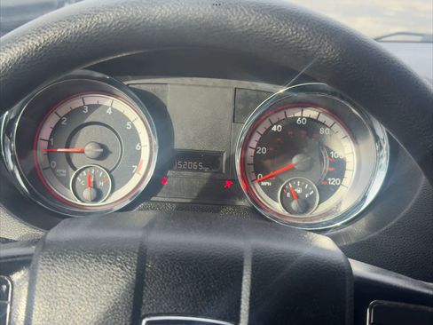 Used 2019 Dodge Grand Caravan SE w/ UConnect Hands-Free Group FWD image 26