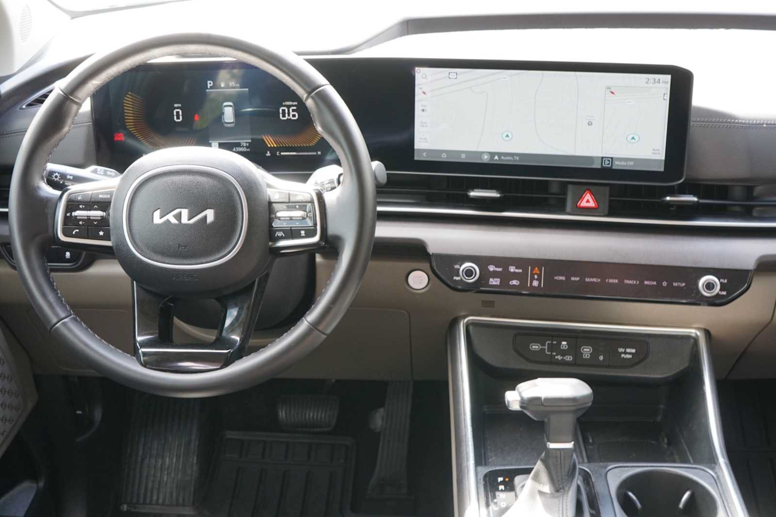 Certified 2025 Kia Carnival EX FWD image 21
