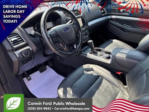 Used 2017 Ford Explorer XLT w/ Equipment Group 202A AWD/4WD image 12