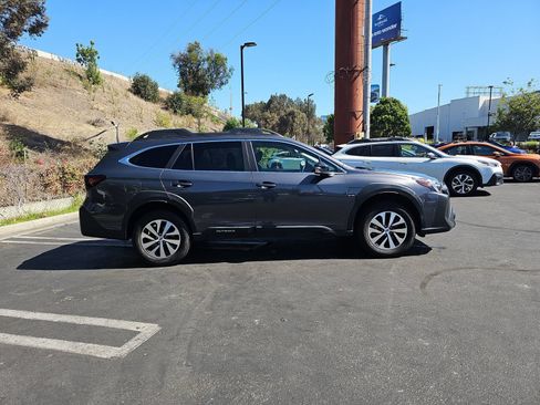 Used 2024 Subaru Outback Premium AWD/4WD image 8