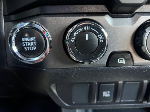 Used 2022 Toyota Tacoma TRD Off-Road image 24