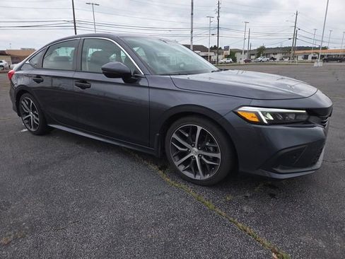 Used 2023 Honda Civic Touring image 2