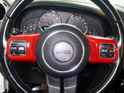 Used 2016 Jeep Wrangler Unlimited Sahara w/ Max Tow Package image 12