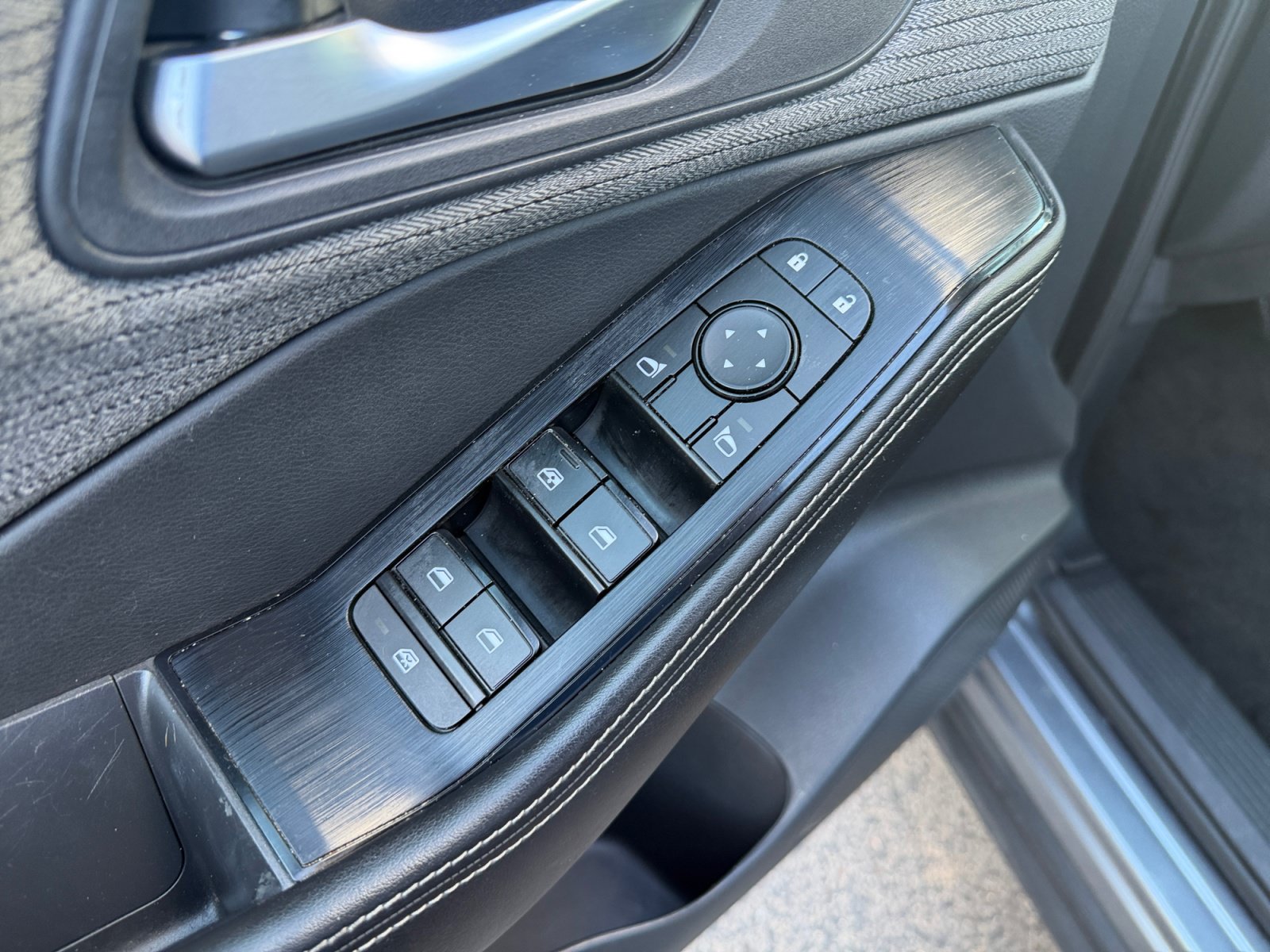 Used 2022 Nissan Rogue SV FWD image 17