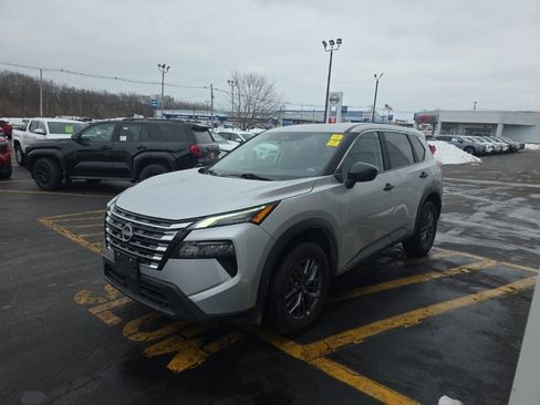 Certified 2024 Nissan Rogue S image 9