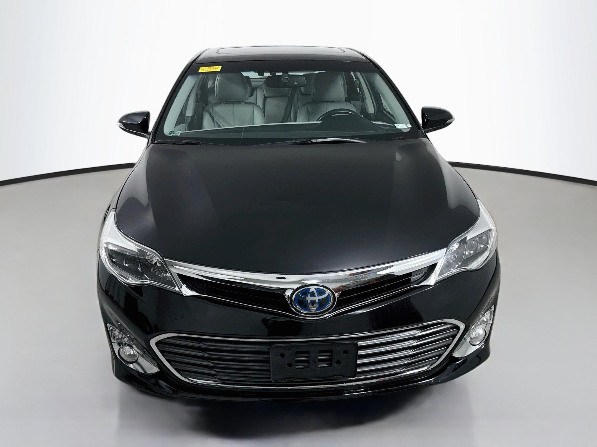 Used 2014 Toyota Avalon Limited w/ Technology Package FWD image 2