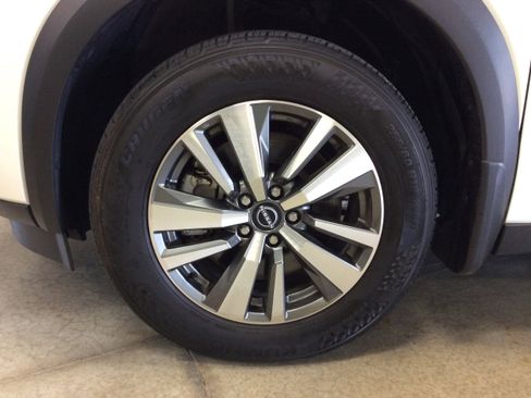 Used 2024 Nissan Pathfinder SL w/ Black Appearance Package image 10