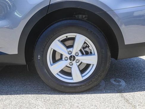 Certified 2025 Kia Sorento LX FWD image 12