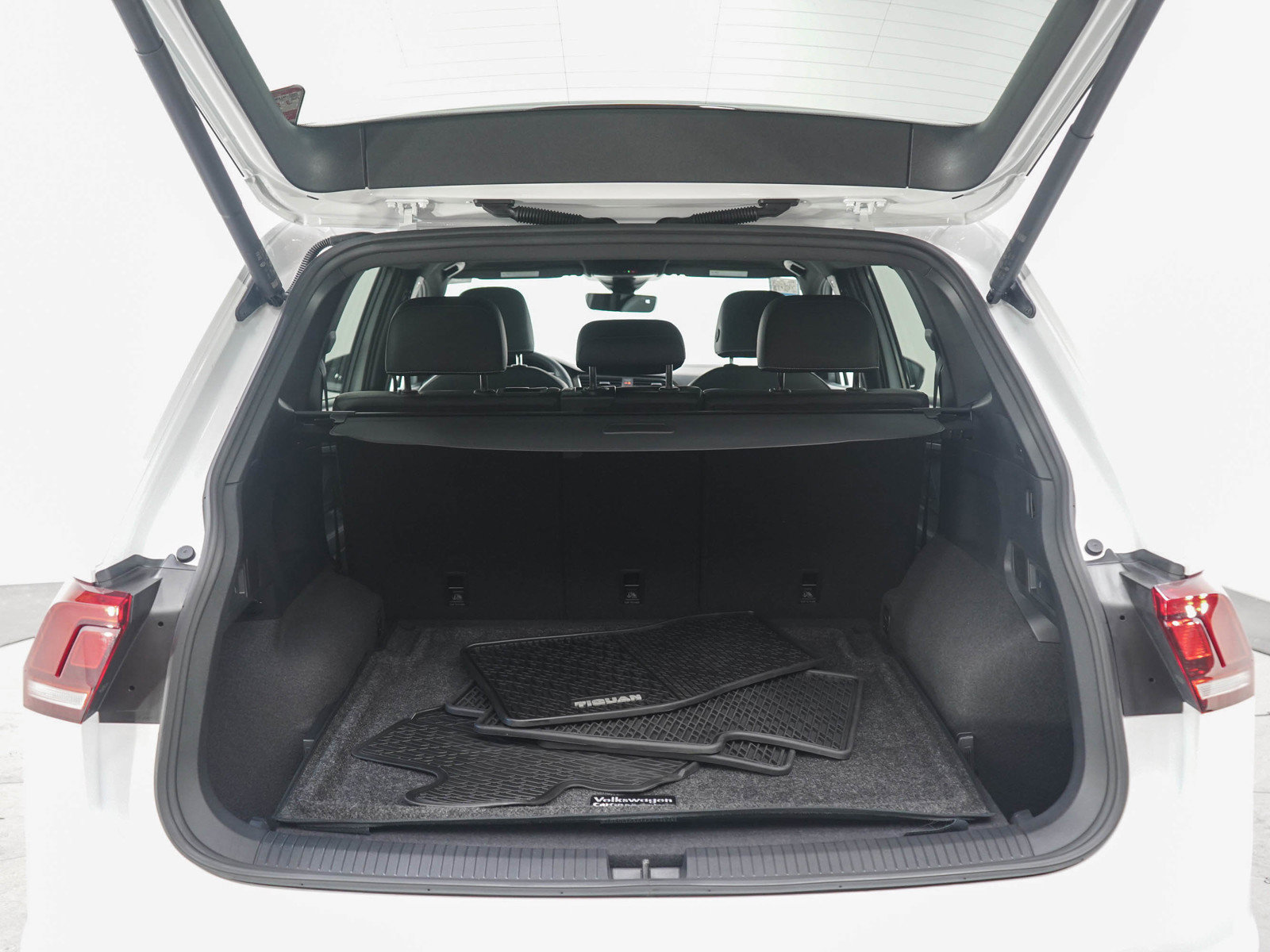 Used 2024 Volkswagen Tiguan SEL R-Line AWD/4WD image 16
