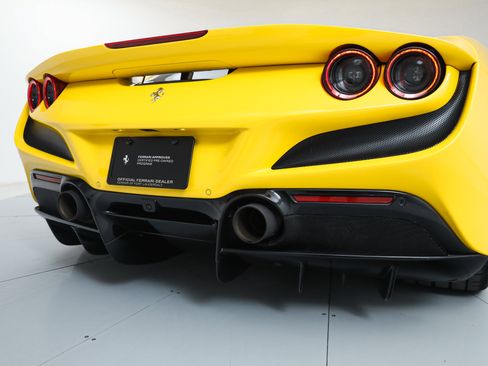 Certified 2022 Ferrari F8 Tributo image 17