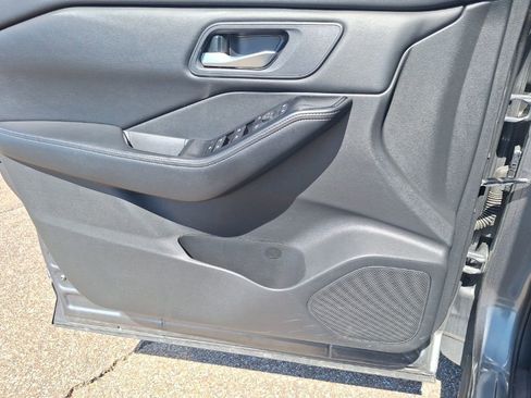 Used 2024 Nissan Rogue SV FWD image 19