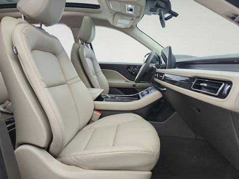 Used 2023 Lincoln Aviator AWD w/ Premium Package image 28