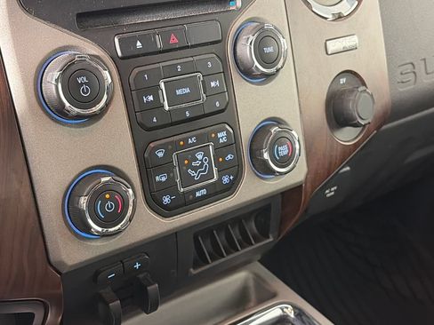 Used 2014 Ford F350 Lariat w/ Lariat Chrome Package AWD/4WD image 21