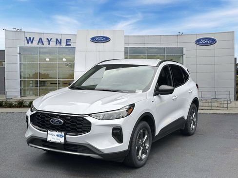 Used 2025 Ford Escape ST-Line AWD/4WD image 2
