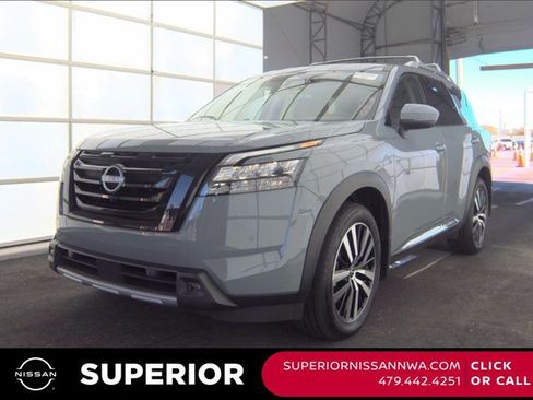 Certified 2025 Nissan Pathfinder Platinum image 1