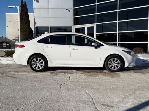 Used 2024 Toyota Corolla LE image 2