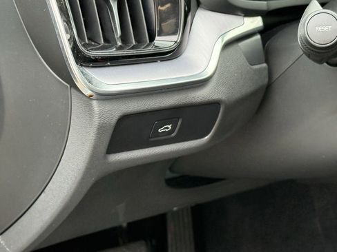 Used 2024 Volvo S60 B5 Core image 17
