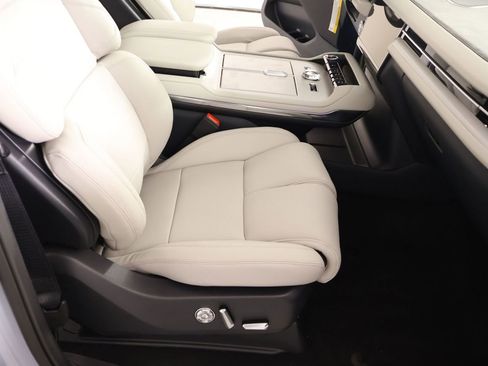 New 2026 Lincoln Navigator Premiere AWD/4WD image 14