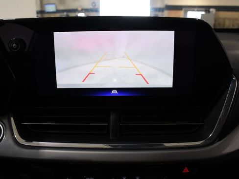Used 2025 Chevrolet Trax LT FWD image 16