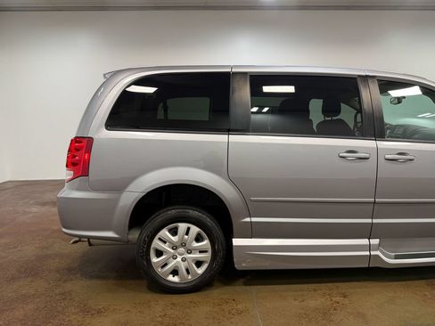Used 2016 Dodge Grand Caravan SE w/ Quick Order Package 29E SE FWD image 39