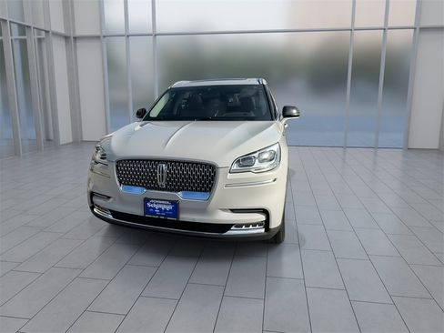 Used 2020 Lincoln Aviator Reserve w/ Equipment Group 202A image 3