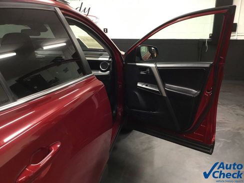 Used 2018 Toyota RAV4 XLE image 41