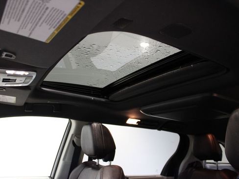 Used 2024 Toyota Sienna Platinum image 26