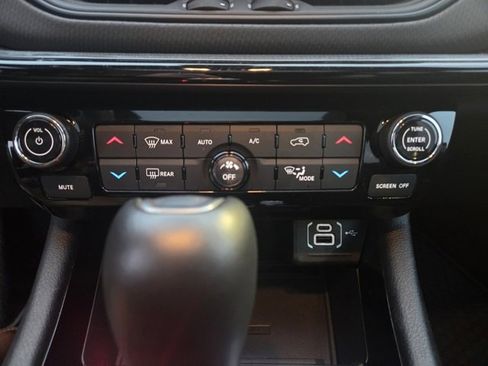 Used 2024 Jeep Compass Latitude w/ Sun and Sound Group image 13