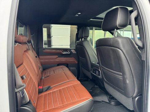 Used 2024 GMC Sierra 2500 Denali Ultimate image 13