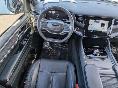 Used 2024 Jeep Wagoneer L Series II RWD image 17