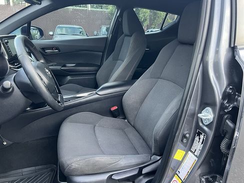 Used 2018 Toyota C-HR XLE FWD image 9