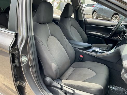 Used 2022 Toyota Camry LE w/ Carpet Mat Package (TMS) FWD image 21