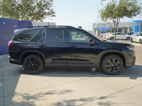 New 2026 Honda Pilot Black Edition image 4