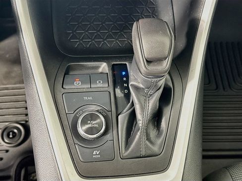 Certified 2023 Toyota RAV4 LE AWD/4WD image 17