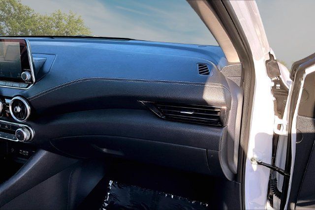 Used 2024 Nissan Sentra SV FWD image 25