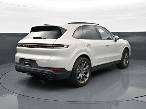 Certified 2025 Porsche Cayenne AWD/4WD image 24