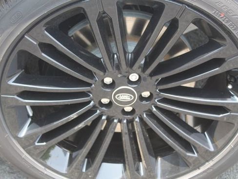 New 2026 Land Rover Range Rover Velar Dynamic SE image 8