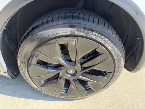 Used 2021 Tesla Model Y Long Range AWD/4WD image 9