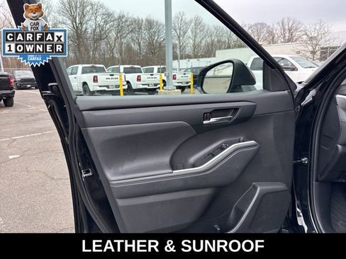 Used 2023 Toyota Highlander XLE image 33