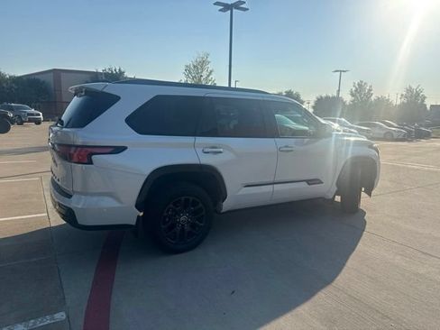 Used 2023 Toyota Sequoia Platinum AWD/4WD image 3