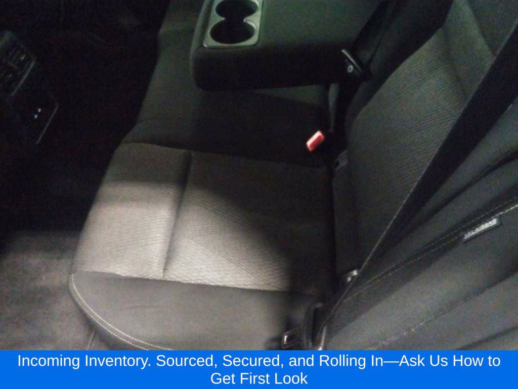 Used 2025 Nissan Rogue SV AWD/4WD image 3