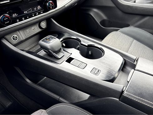 Used 2022 Nissan Rogue SV image 10