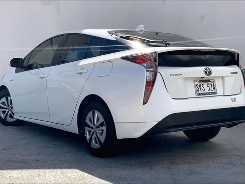Used 2016 Toyota Prius Four FWD image 4
